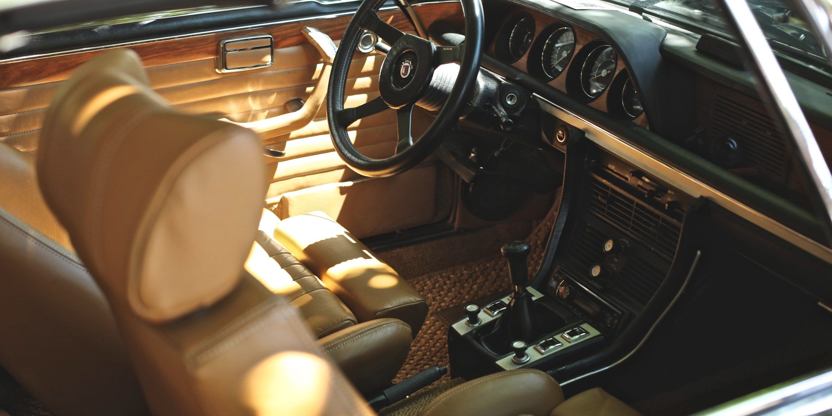 Cleaning Car Interiors: How to Get the Inside Completely Spotless